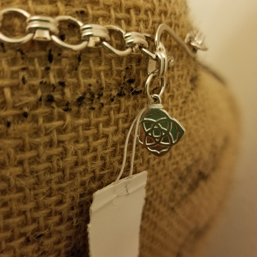 Kendra Scott Jill Statement Necklace in Silver - Picture 3 of 3